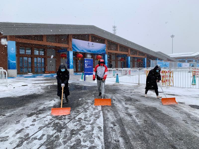 张雪冠军复刻赛车44秒拍出500万善款用于嫣然天使基金(图1)